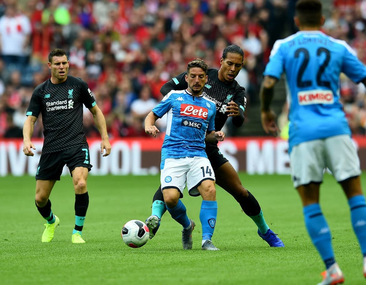 Liverpool thảm bại 0-3 Napoli, mất uy nhà vô địch C1