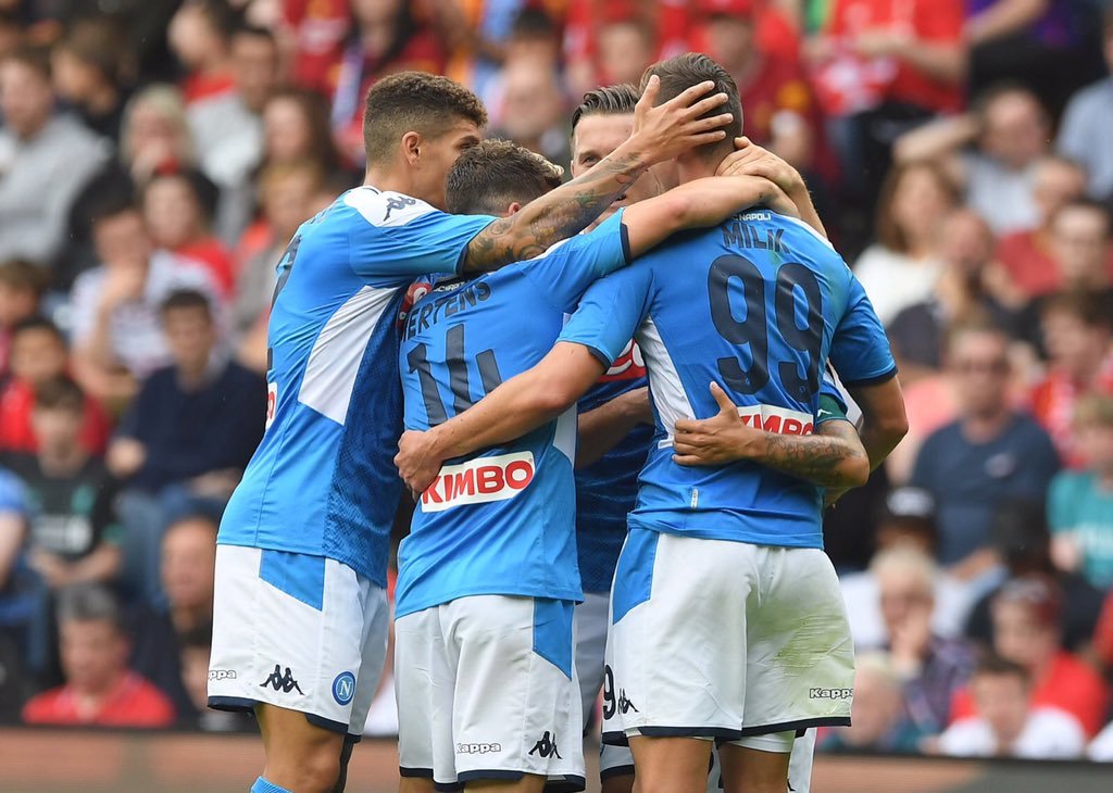 Liverpool thảm bại 0-3 Napoli, mất uy nhà vô địch C1