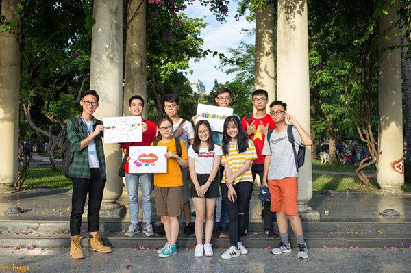 Free hugs in Hanoi