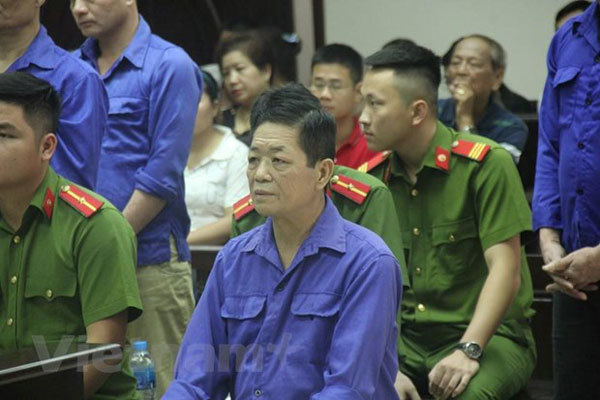 Hanoi market porter gang jailed for extorting merchants