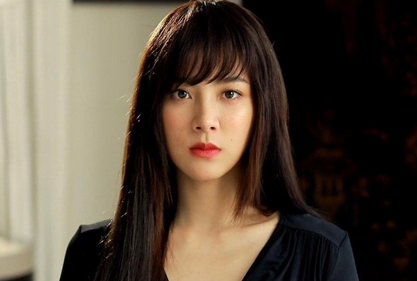 Mỹ nữ 'Chiếc lá cuốn bay' từng đi tu vì ma túy và bê bối sex