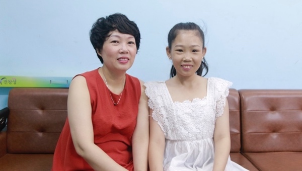 Người mẹ 23 năm đồng hành cùng con gái mắc tan máu bẩm sinh: Tình yêu có thể làm nên điều kỳ diệu