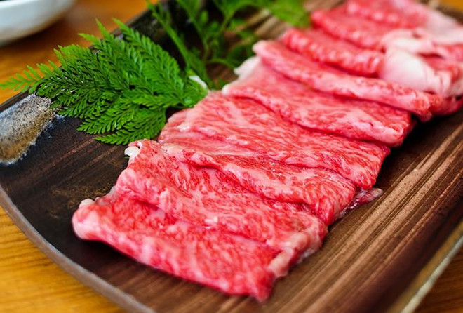 Vì sao thịt bò Wagyu đắt đỏ, có giá hàng triệu đồng mỗi kg?