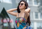 Yaya Trương Nhi dùng khăn thay áo, sexy dạo phố