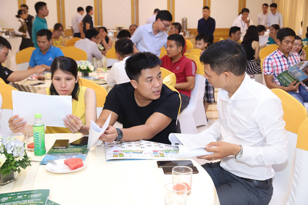 Hàng trăm khách hàng dự lễ mở bán dự án căn hộ TSG Lotus Sài Đồng
