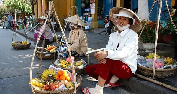 Street vendors in Vietnam