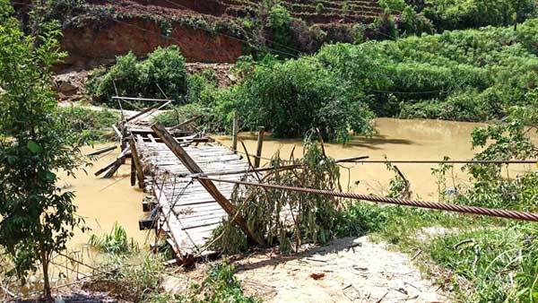 Landslide kills two, injures three in Ha Giang
