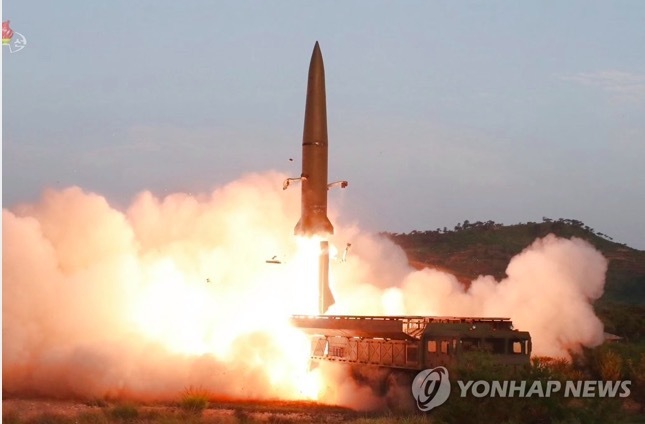Triều Tiên phóng một loạt vật thể bay ra biển