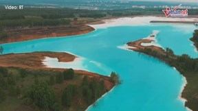 Cận cảnh hồ nước 'tử thần' xanh ngát, vạn người mê