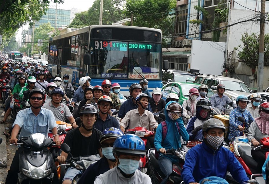 Controversy raised over HCM City bus lanes