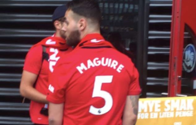 Fan MU phát sốt Maguire mặc áo số 5, Dybala số 21