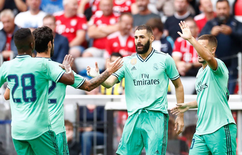 Benzema nổ hat-trick, Real Madrid thắng rửa mặt
