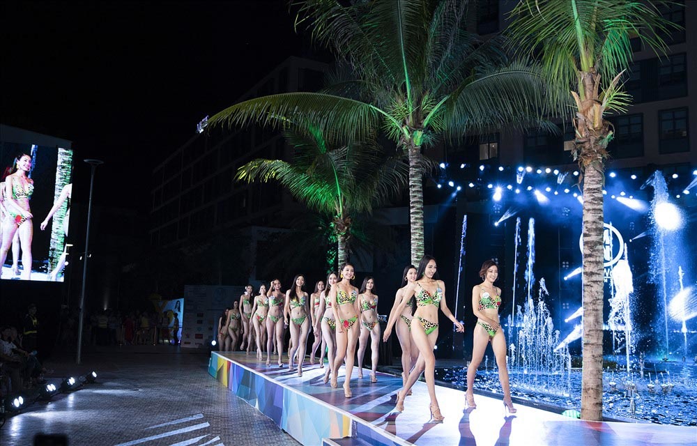 Tiểu Vy để mặt mộc cổ vũ dàn người đẹp Miss World VN thi bikini