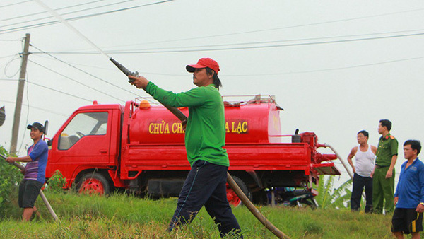 An Giang residents make modified fire trucks to stamp out blazes