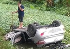Tài xế tử vong trong ô tô lật ngửa dưới mương nước ở Bắc Ninh