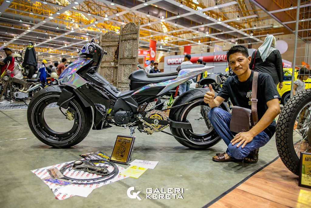 Xe côn tay không vành độc nhất vô nhị