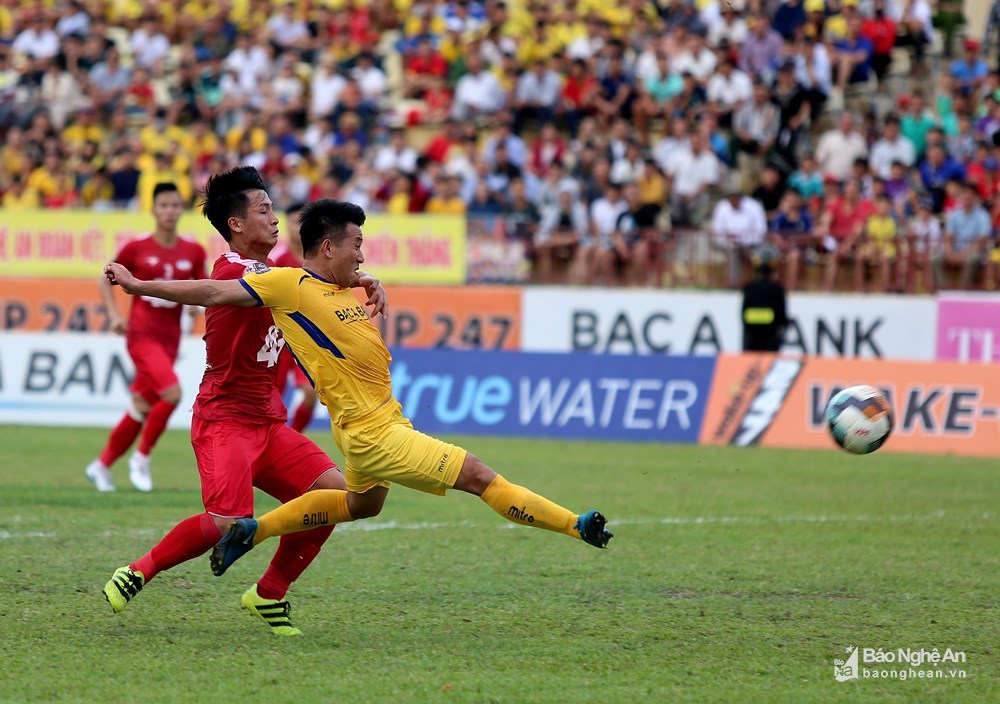 Chơi hơn người, SLNA khiến Viettel FC khóc hận