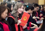Hot girl Lào gốc Việt khoe ảnh tốt nghiệp Học viện Ngoại giao