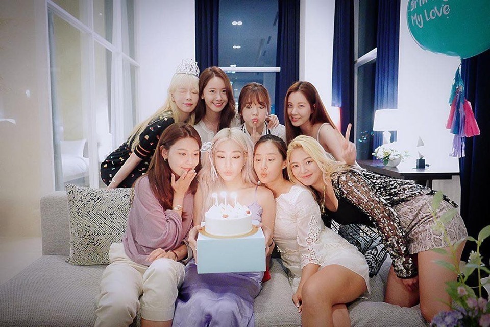 SNSD tụ họp đủ 8 thành viên để mừng sinh nhật Tiffany