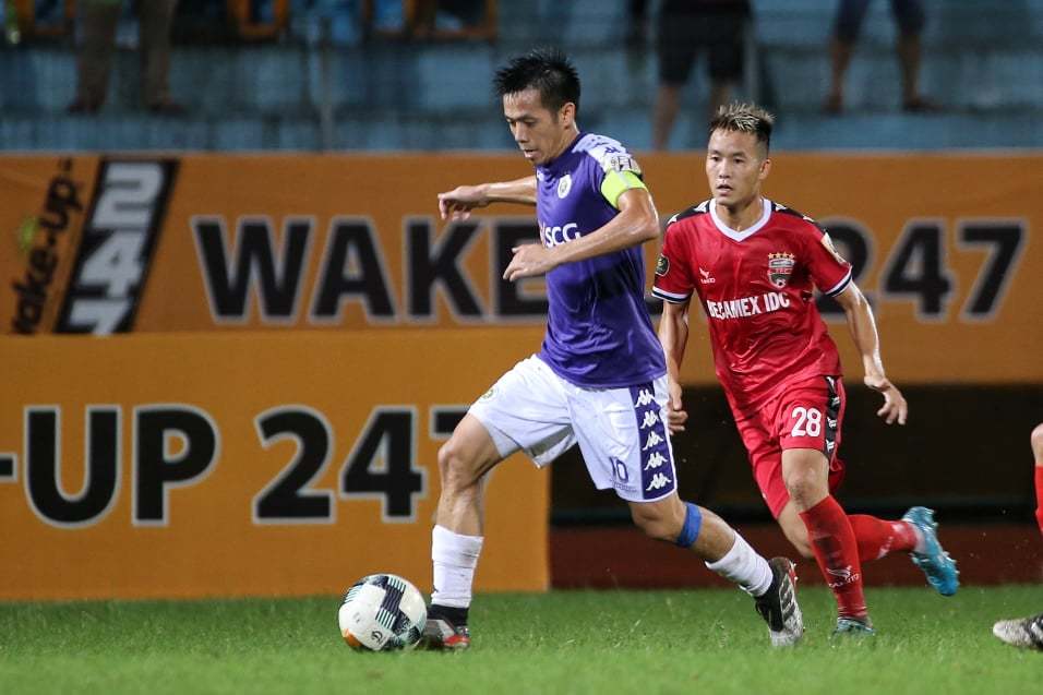 Thắng thót tim Bình Dương, Hà Nội lên ngôi đầu V-League