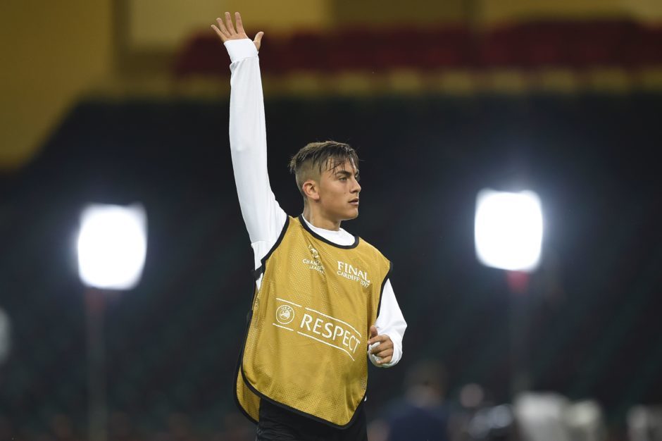 Maguire ký 5 năm MU, Dybala bị Juventus đày ải tập riêng