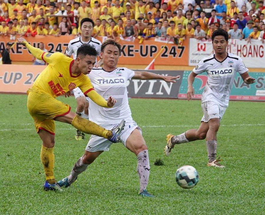 Vòng 19 V-League: Hà Nội chiếm ngôi đầu, TPHCM thua đội cuối bảng