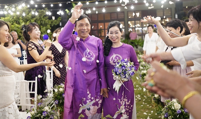 Đám cưới bên biển Thanh Hóa của mẹ đơn thân tuổi 54 và Việt kiều Úc