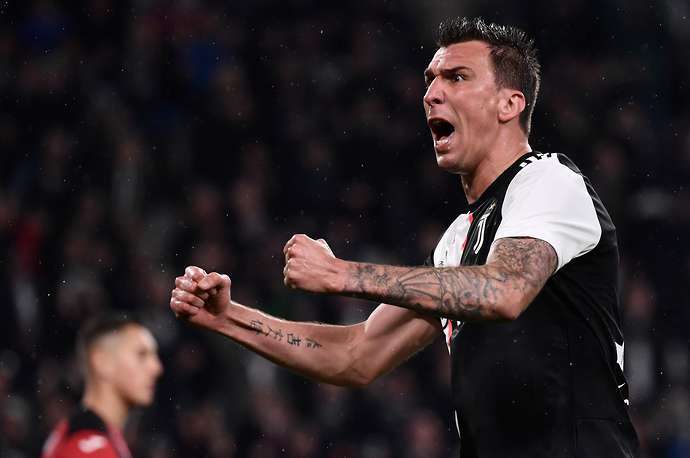 Mandzukic đến tập cùng MU, Juventus gia hạn Ronaldo