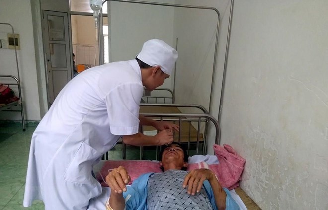 Rescuers approach isolated villages of Thanh Hoa