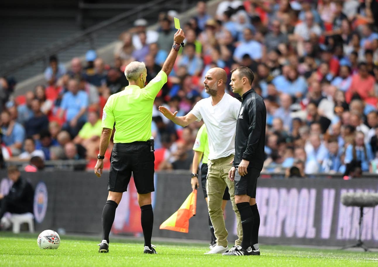 Guardiola nổi cáu trọng tài suýt bị đuổi khỏi sân