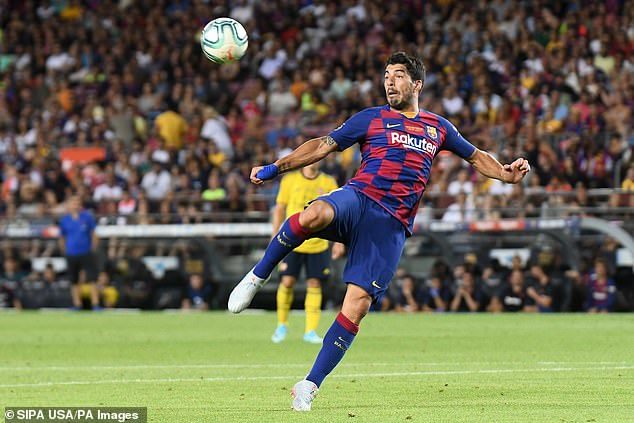 Suarez ghi tuyệt phẩm, Barca thắng ngược Arsenal