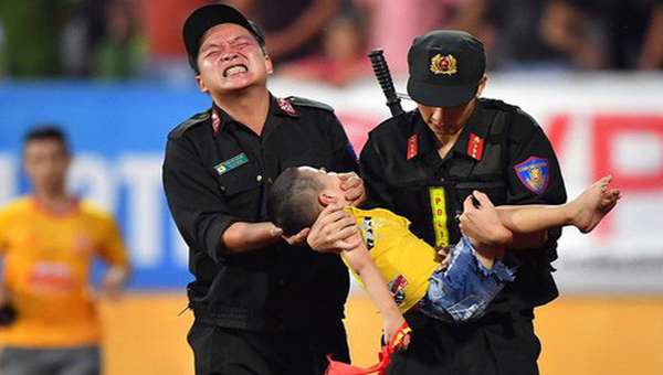 Sơ cứu co giật, chuyên gia lý giải tại sao không nên đưa ngón tay vào miệng trẻ