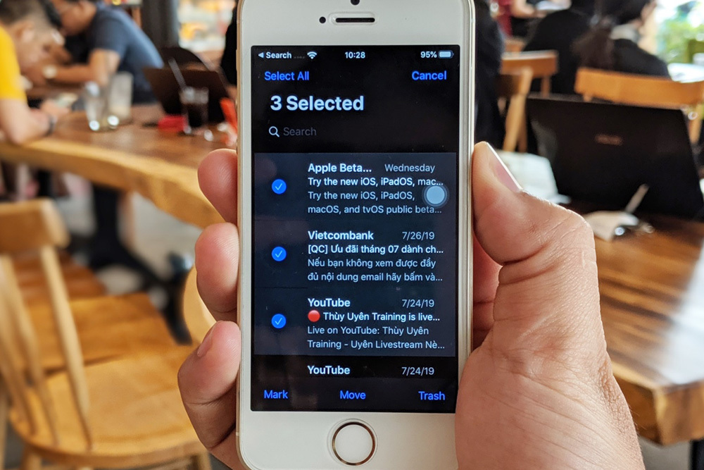 Cách chọn cùng lúc nhiều email, file, thư mục trên iOS 13 và iPadOS 13