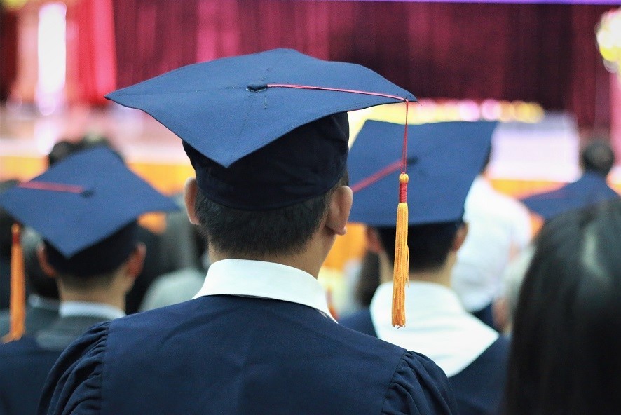 Những người muốn có bằng đại học trong vài ngày là ai?