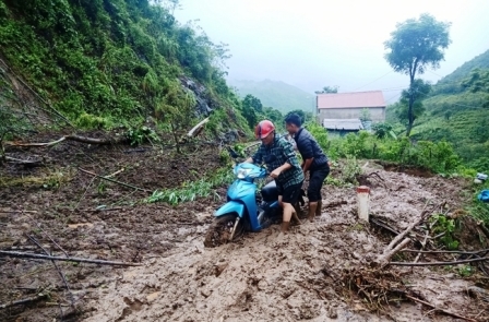Gần 100 điểm sạt lở, huyện miền núi Thanh Hóa bị chia cắt