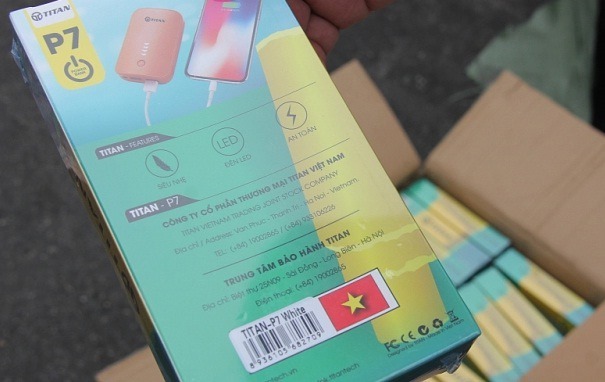 Bắt container phụ kiện điện thoại xuất xứ Trung Quốc mác ‘Made in Việt Nam’