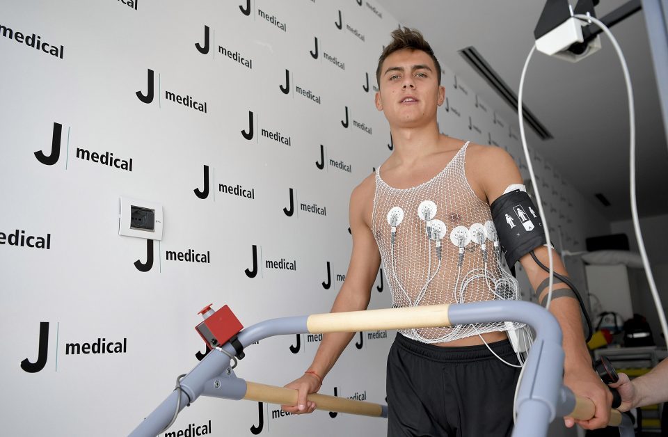 Dybala hồ hởi kiểm tra y tế sau cú lật kèo MU