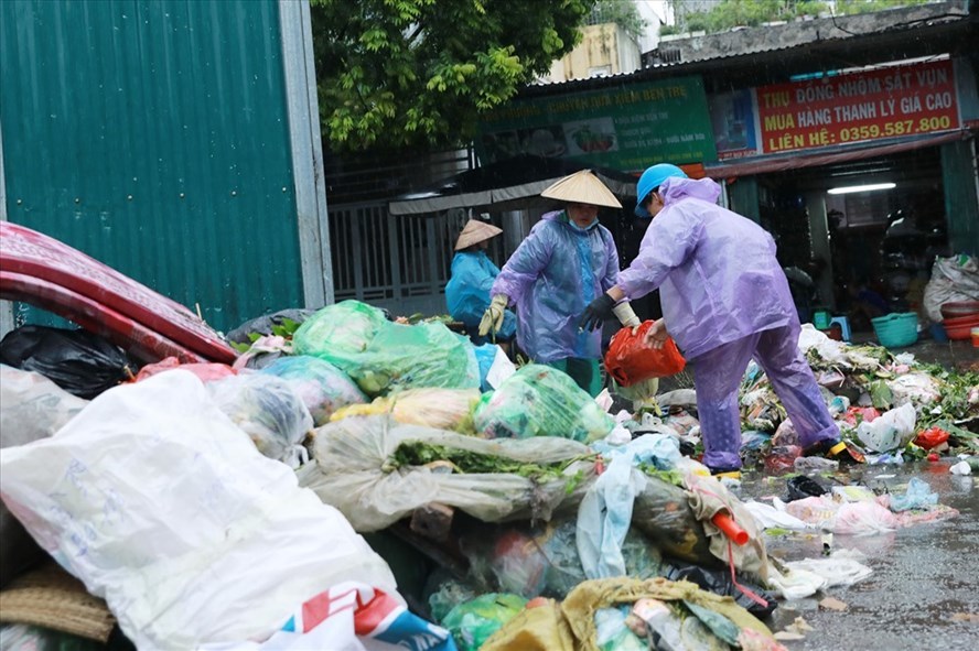 Hanoi struggles with waste disposal headache