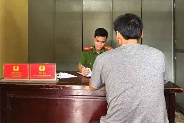 Xác minh cán bộ công an không giúp cô gái bị tài xế taxi đánh ở bến xe