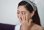 Hoa hậu Lương Thùy Linh lần đầu òa khóc trên livestream vì bất ngờ đặc biệt