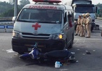 Xe cứu thương chở quan tài tông xe máy ở Đà Nẵng, 2 người nguy kịch