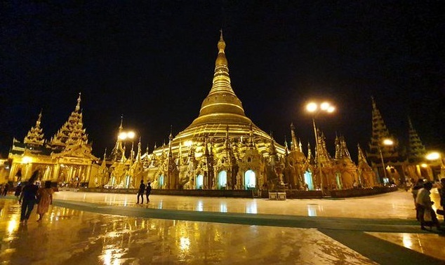 Độc đáo ngôi chùa dát 90 tấn vàng, gắn nghìn viên kim cương đắt giá ở Myanmar