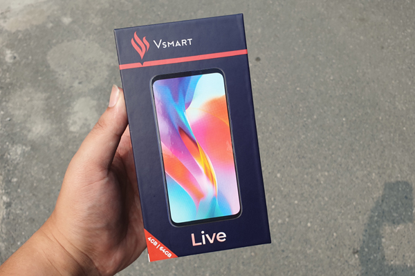 Mở hộp Vsmart Live, mẫu điện thoại mới ra mắt của Vingroup
