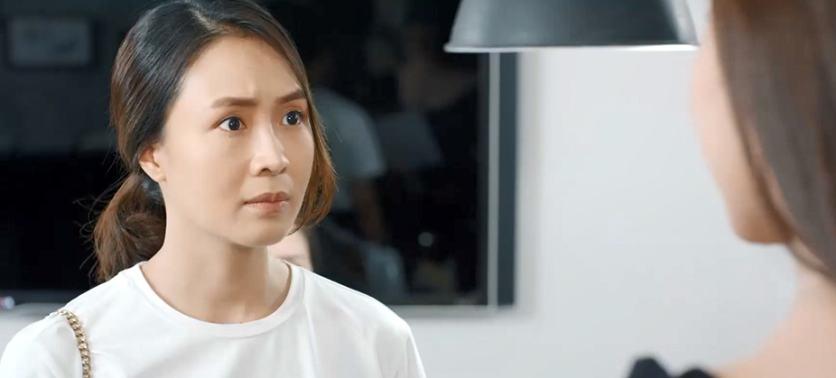 'Hoa hồng trên ngực trái' tập 2, Thái sỉ nhục Khuê vì ở nhà làm nội trợ ăn bám