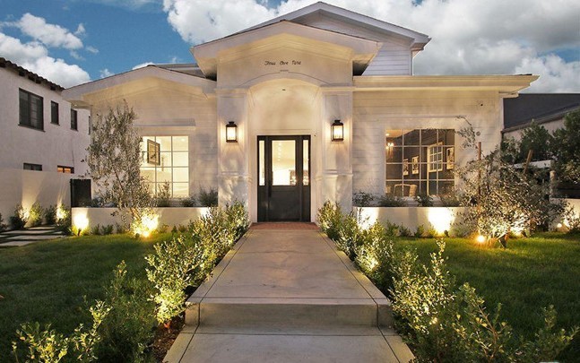 Có gì ở biệt thự sang trọng của 'quả bom sex' Margot Robbie