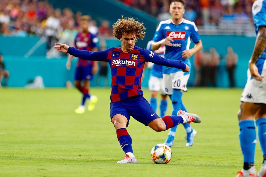 Griezmann mờ nhạt, Barca nhọc nhằn hạ Napoli