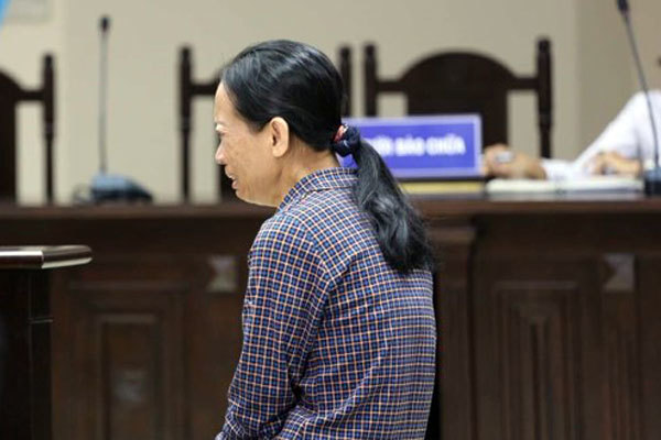 14 năm tù cho bà mẹ giết con trai rồi báo bị người khác đánh chết