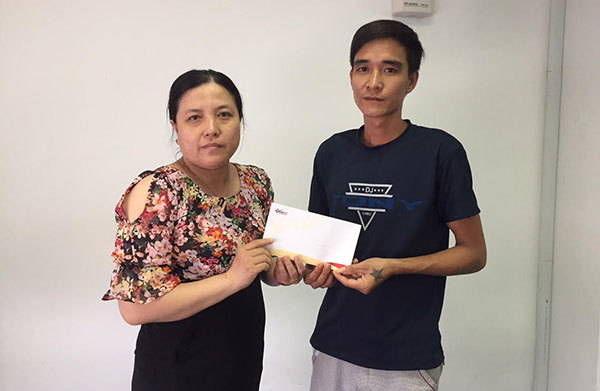 Trao hơn 22 triệu đồng cho bé Nguyễn Thanh Tuyền