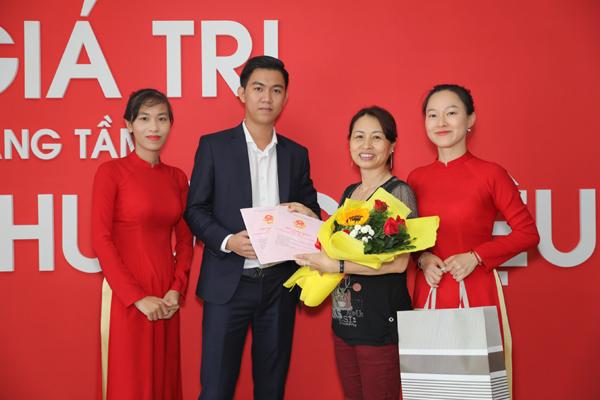 Khách hàng đầu tư dự án khu dân cư An Ngãi nhận sổ hồng