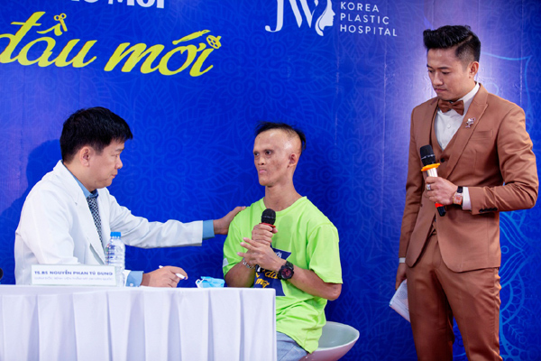Bác sĩ Việt Nam đầu tiên tham gia chắp bút cuốn sách y khoa của Mỹ